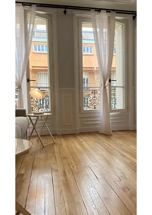 Sunny Bastille-roquette פריז